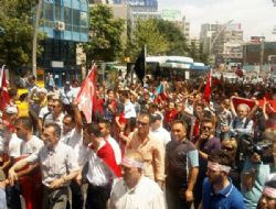 Binlerce kişi Anıtkabir'e yürüdü 